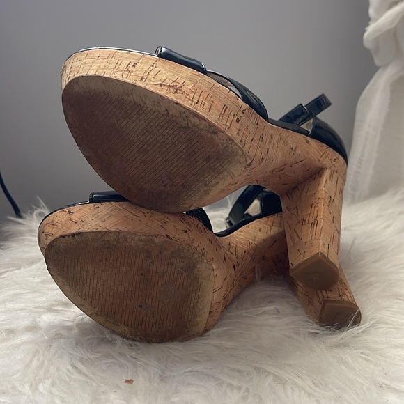 Michael Kors Evelyn patent  platform sandals - Picture 3 of 10